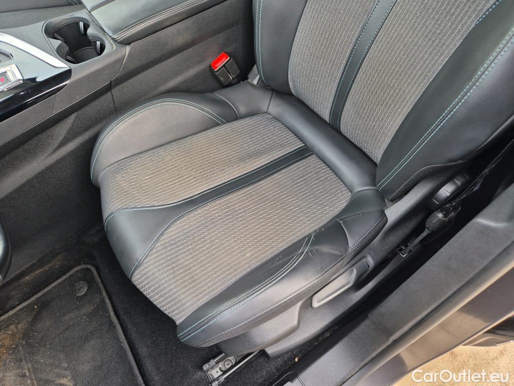  Peugeot  3008 PEUGEOT  Hybrid / 2020 / 5P / todoterreno 225 e-EAT8 Allure (AC2) #18