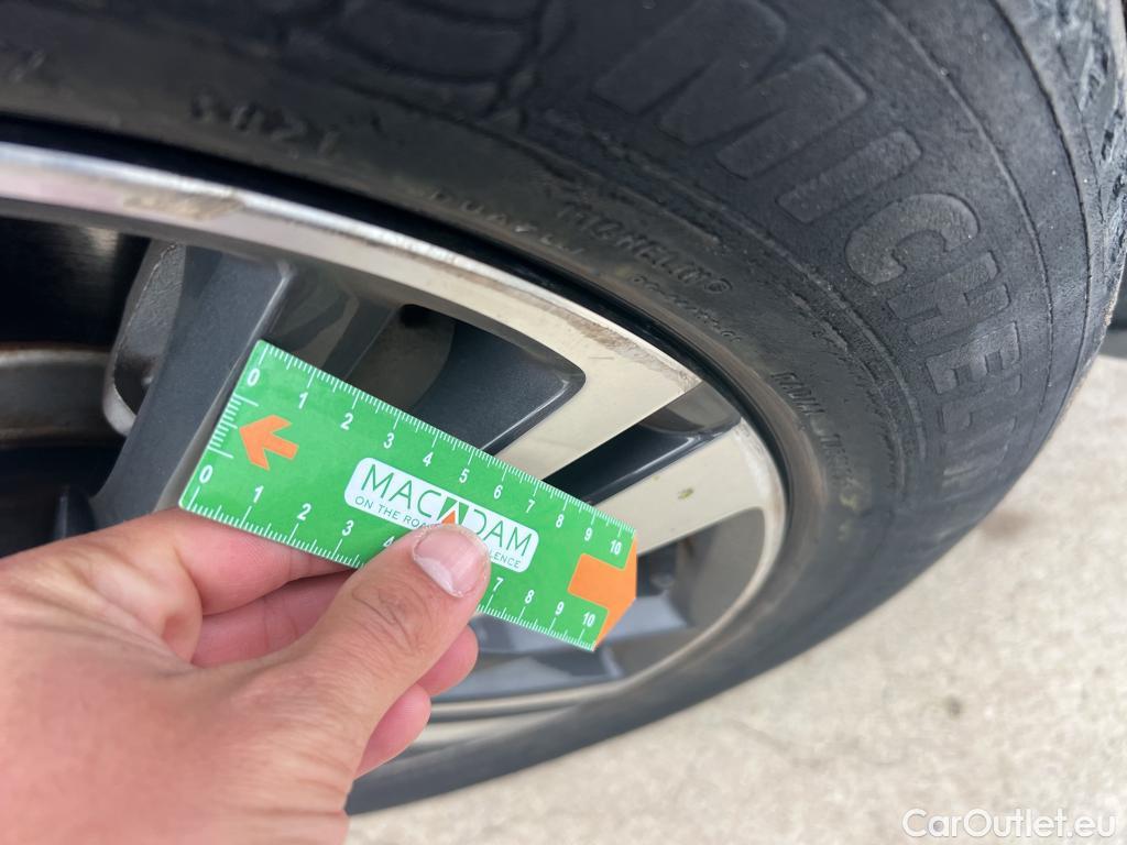  Peugeot  3008 PEUGEOT  Hybrid / 2020 / 5P / todoterreno 225 e-EAT8 Allure (AC2) #5