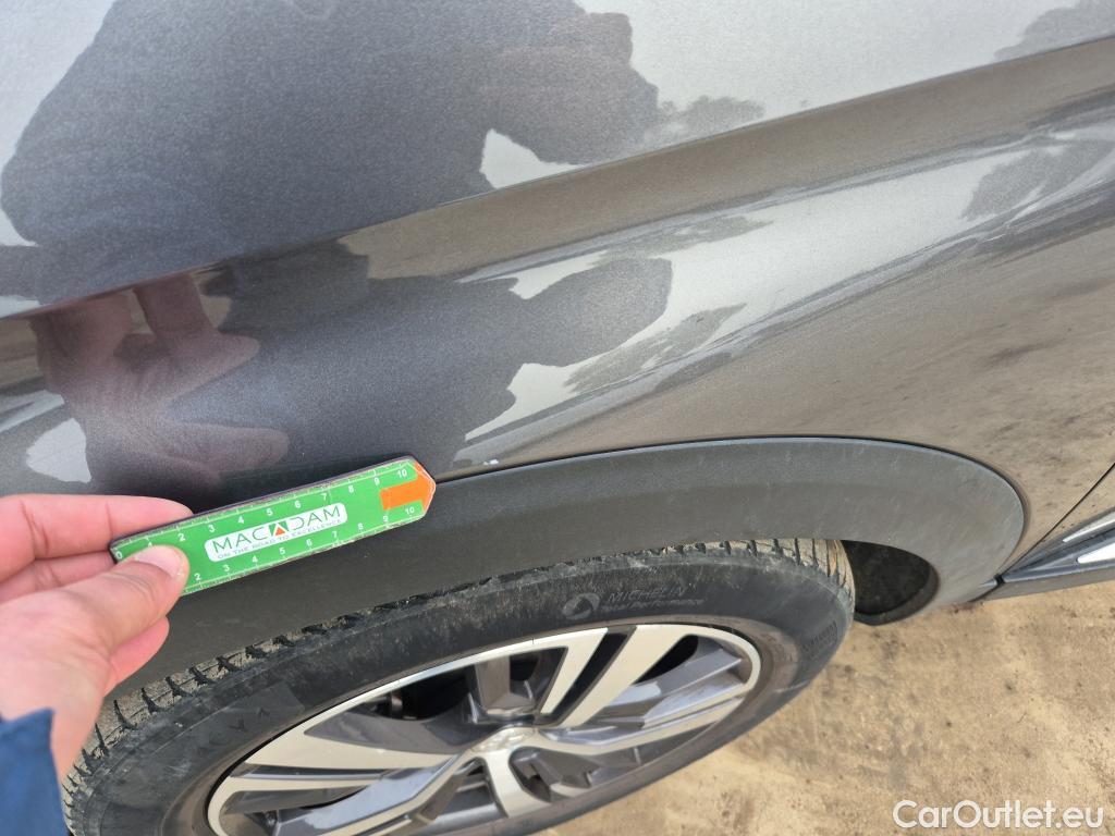  Peugeot  3008 PEUGEOT  Hybrid / 2020 / 5P / todoterreno 225 e-EAT8 Allure (AC2) #31