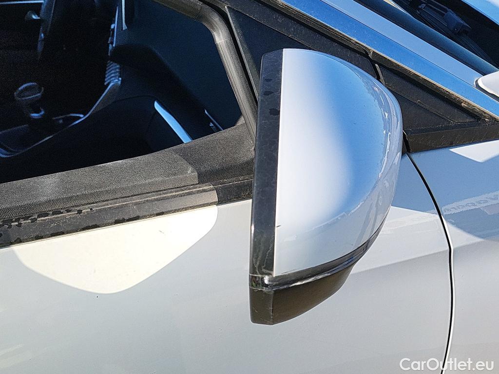  Peugeot  3008 PEUGEOT  / 2016 / 5P / todoterreno 1.5 BlueHDi 96kW (130CV) S&S Active (AC) #31