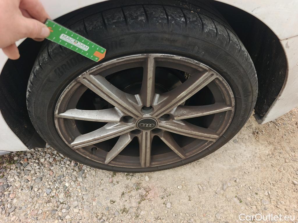  Audi  A3 AUDI  / 2020 / 5P / berlina con portón Sportback Genuine Ed 35 TDI 110kW S tron #17