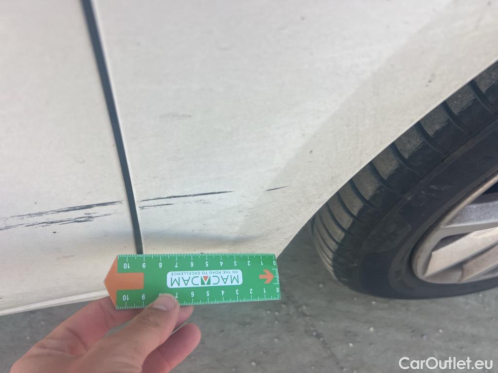  Land Rover  Discovery SEAT Nuevo León / 2020 / 5P / berlina con portón 2.0 TDI 85kW S&S Style Go (AC3) #23