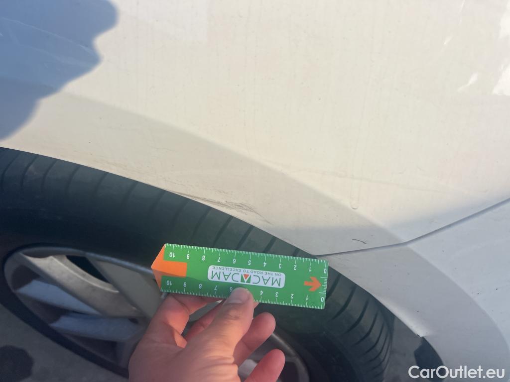  Land Rover  Discovery SEAT Nuevo León / 2020 / 5P / berlina con portón 2.0 TDI 85kW S&S Style Go (AC3) #4