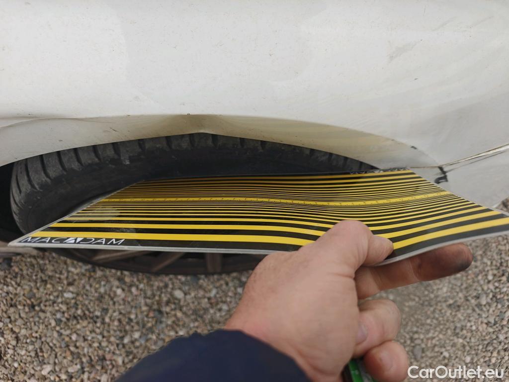  Audi  A3 AUDI  / 2020 / 5P / berlina con portón Sportback Genuine Ed 35 TDI 110kW S tron #3