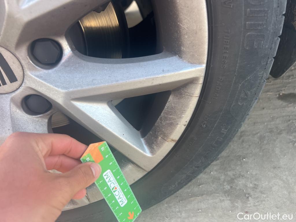  Land Rover  Discovery SEAT Nuevo León / 2020 / 5P / berlina con portón 2.0 TDI 85kW S&S Style Go (AC3) #19