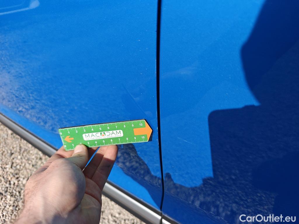  Hyundai  Konna HYUNDAI Kona / 2017 / 5P / todoterreno KONA TGDI 1.0 120CV 4X2 TECNO RED #6