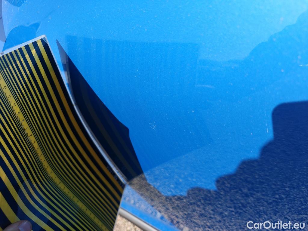  Hyundai  Konna HYUNDAI Kona / 2017 / 5P / todoterreno KONA TGDI 1.0 120CV 4X2 TECNO RED #4