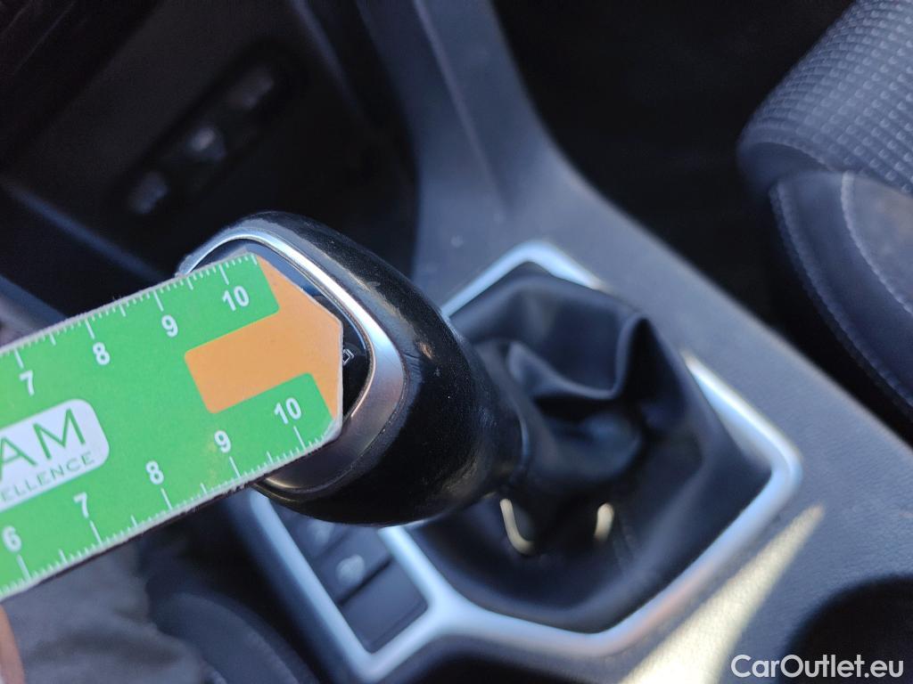  KIA  Sportage KIA  1.6MHEV Drive 100kW(136CV) 4x2(Crist Tintados) #40