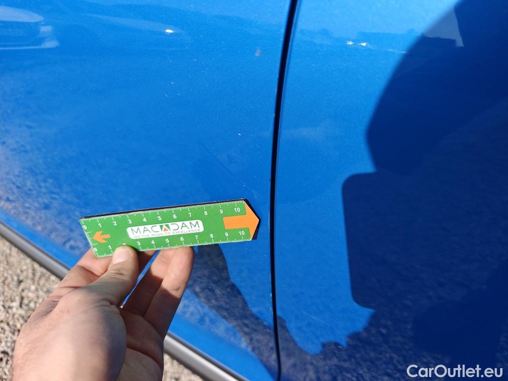  Hyundai  Konna HYUNDAI Kona / 2017 / 5P / todoterreno KONA TGDI 1.0 120CV 4X2 TECNO RED #7