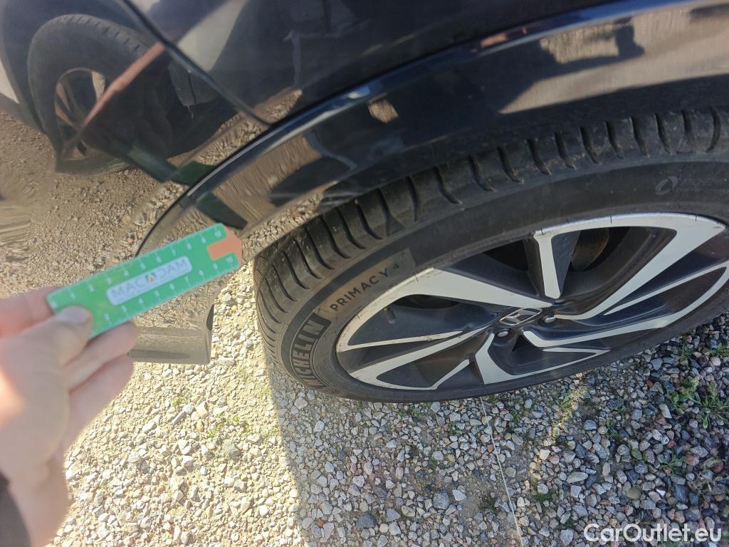  Honda  HR-V HONDA  / 2015 / 5P / todoterreno 1.5 i-VTEC Executive #33