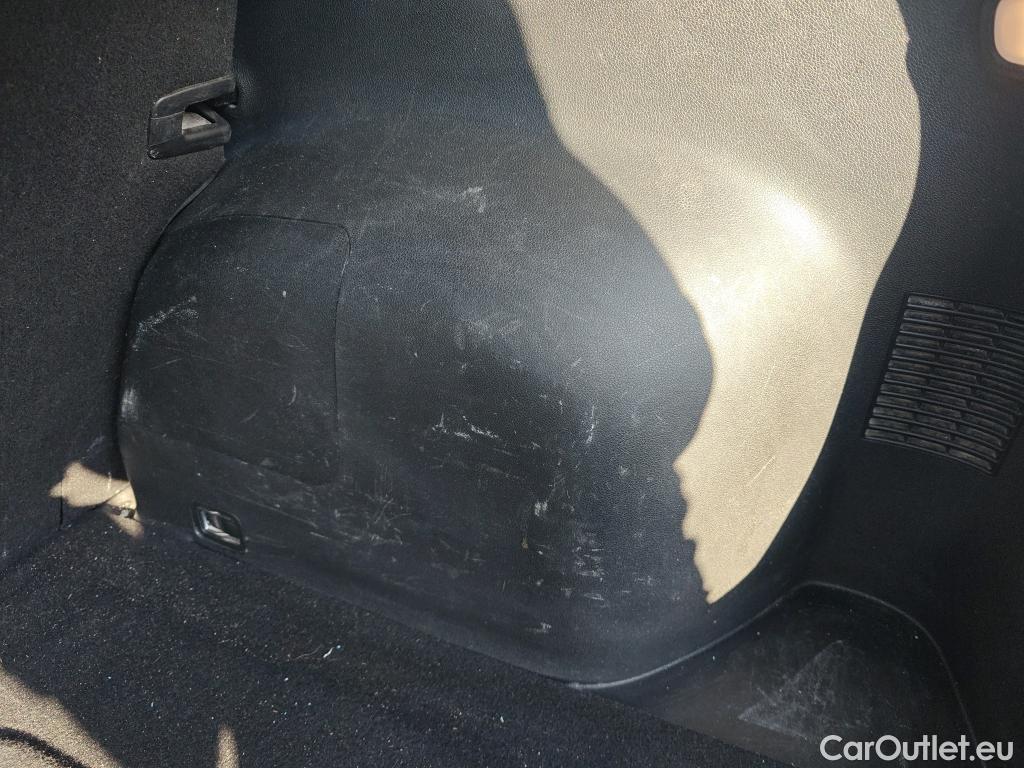  KIA  Niro KIA  / 2019 / 5P / crossover 1.6 GDi HEV 104kW (141CV) Concept #4