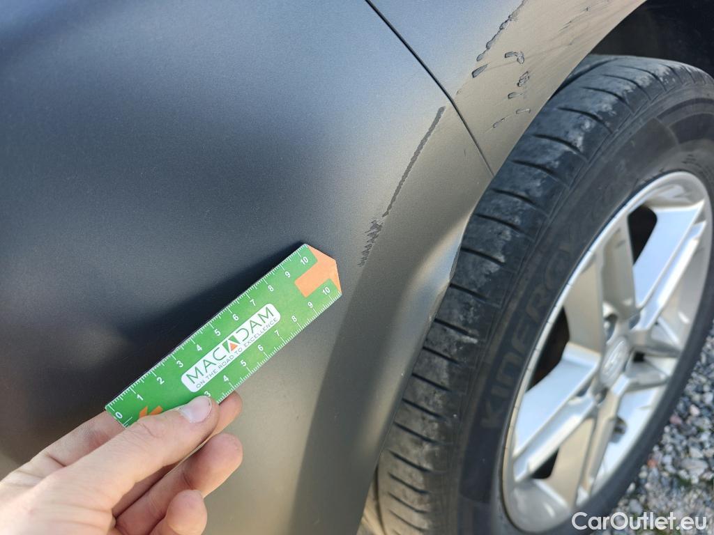  Hyundai  Konna HYUNDAI Kona / 2017 / 5P / todoterreno KONA TGDI 1.0 120CV 4X2 TECNO RED #17