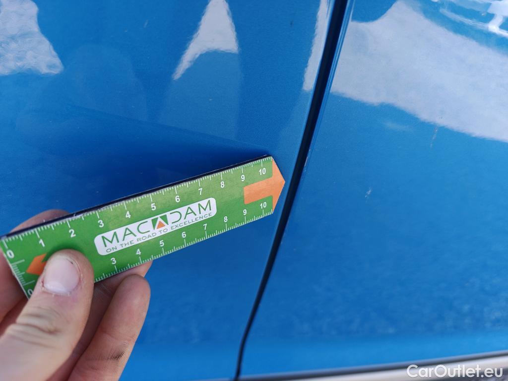  Hyundai  Konna HYUNDAI Kona / 2017 / 5P / todoterreno KONA TGDI 1.0 120CV 4X2 TECNO RED #36