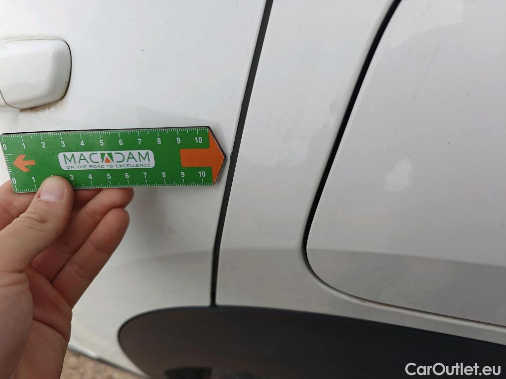  Peugeot  2008 PEUGEOT  / 2019 / 5P / todoterreno Allure BlueHDI 81kW (110CV) #29