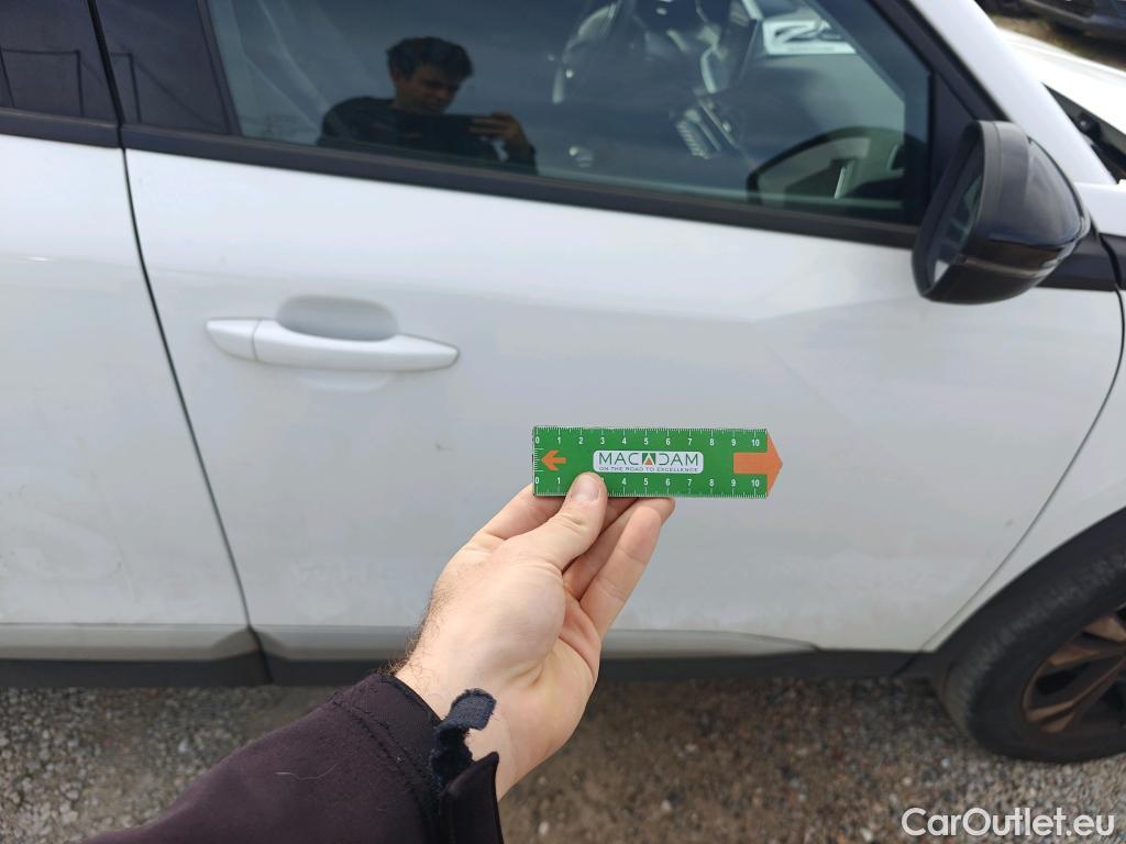  Peugeot  2008 PEUGEOT  / 2019 / 5P / todoterreno Allure BlueHDI 81kW (110CV) #20