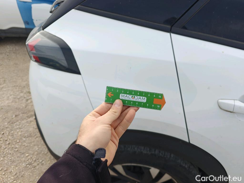  Peugeot  2008 PEUGEOT  / 2019 / 5P / todoterreno Allure BlueHDI 81kW (110CV) #55