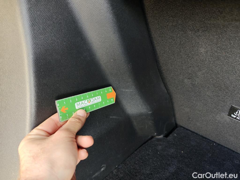  Peugeot  2008 PEUGEOT  / 2019 / 5P / todoterreno Allure BlueHDI 81kW (110CV) #34