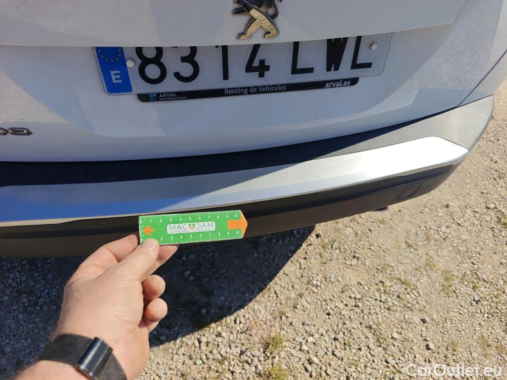  Peugeot  2008 PEUGEOT  / 2019 / 5P / todoterreno Allure BlueHDI 81kW (110CV) #20