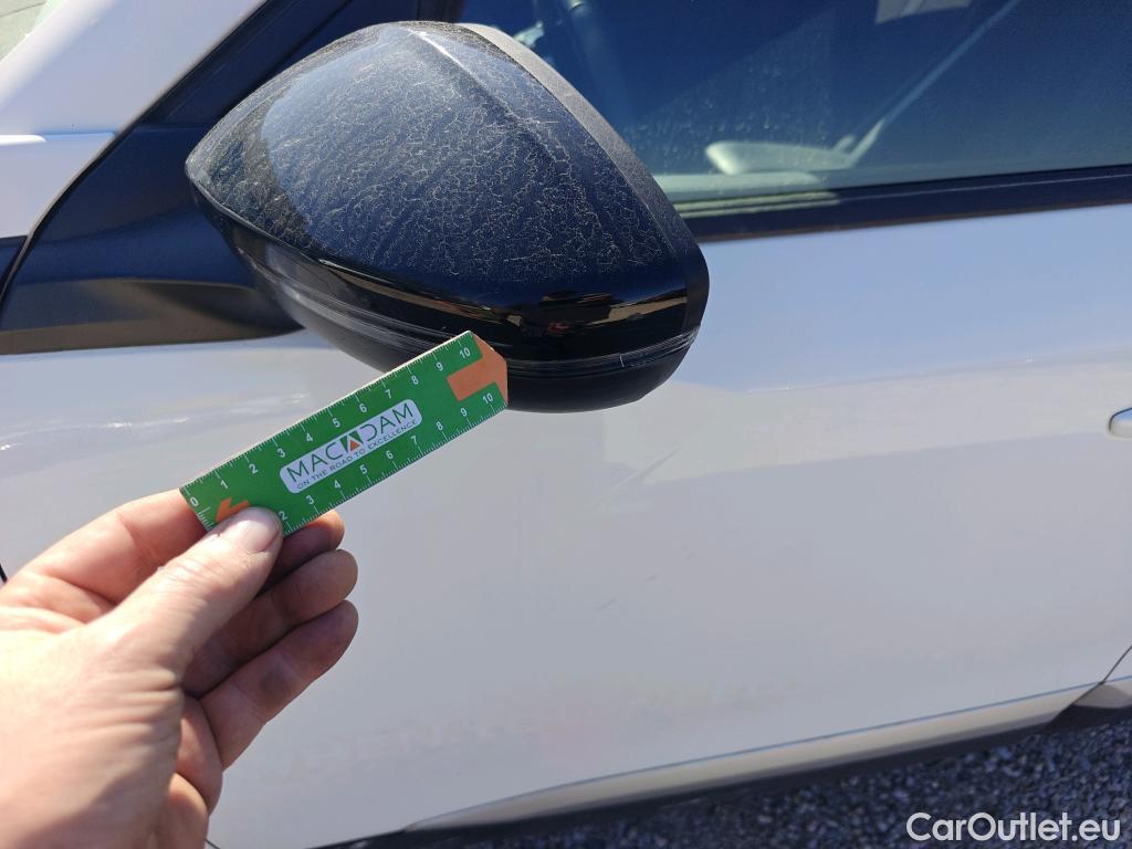  Peugeot  2008 PEUGEOT  / 2019 / 5P / todoterreno Allure BlueHDI 81kW (110CV) #25