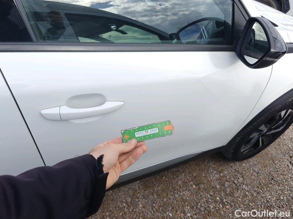  Peugeot  2008 PEUGEOT  / 2019 / 5P / todoterreno Allure BlueHDI 81kW (110CV) #18