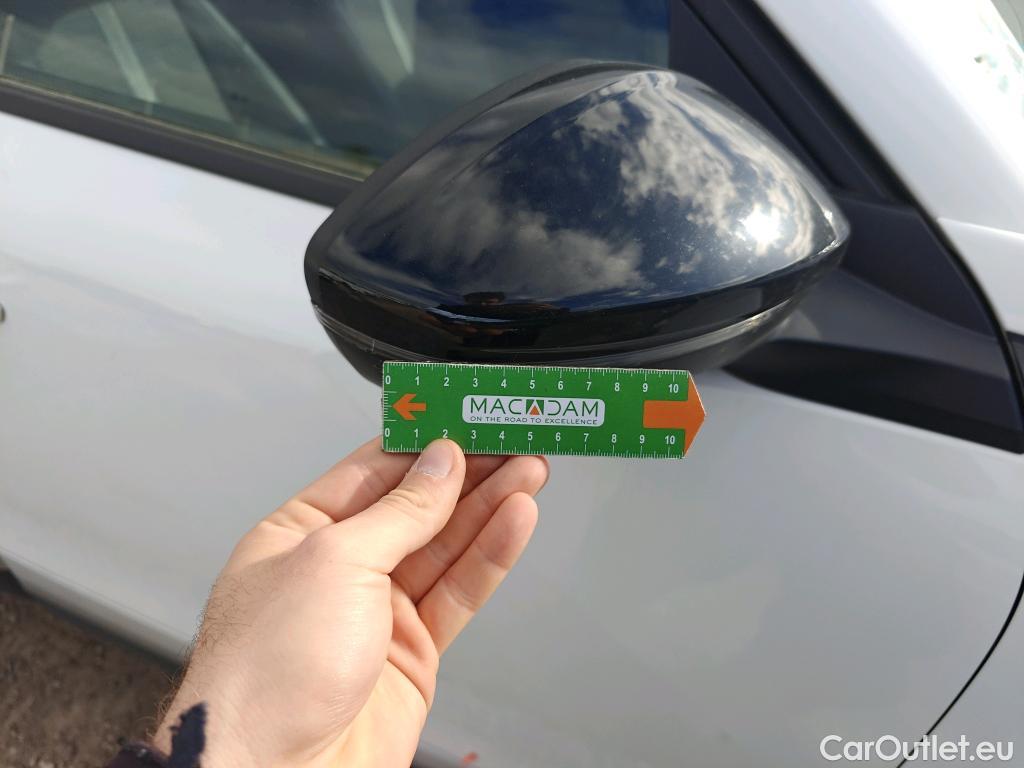  Peugeot  2008 PEUGEOT  / 2019 / 5P / todoterreno Allure BlueHDI 81kW (110CV) #44