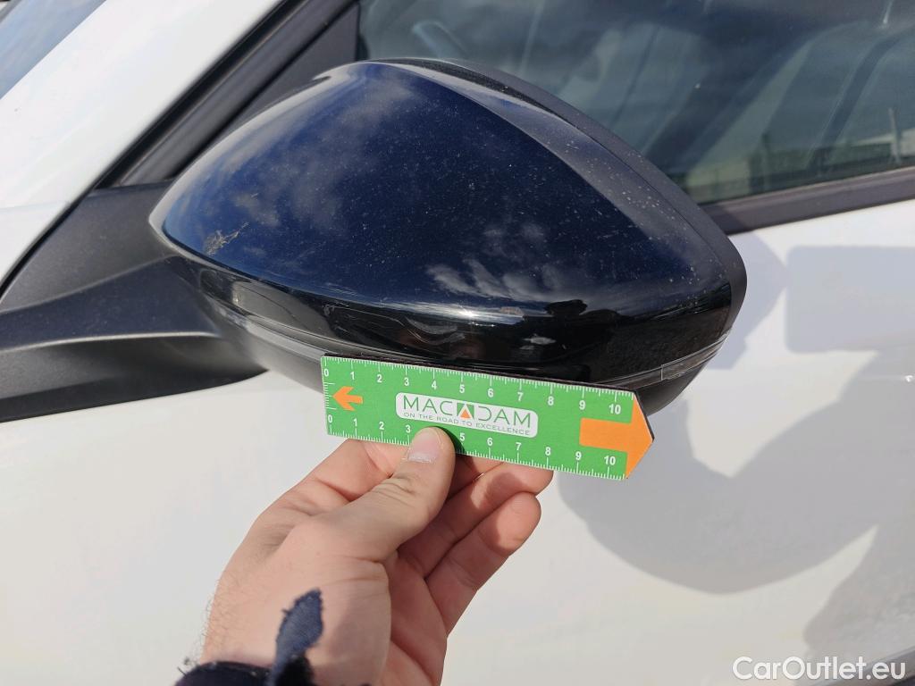  Peugeot  2008 PEUGEOT  / 2019 / 5P / todoterreno Allure BlueHDI 81kW (110CV) #38