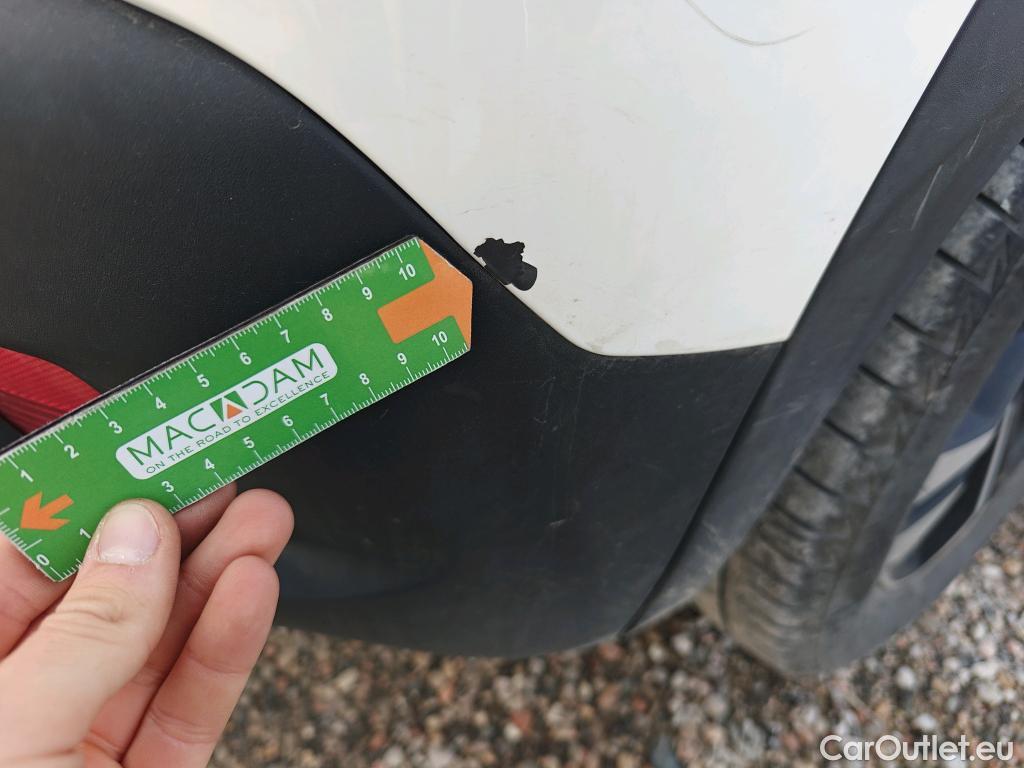  Peugeot  2008 PEUGEOT  / 2019 / 5P / todoterreno Allure BlueHDI 81kW (110CV) #40