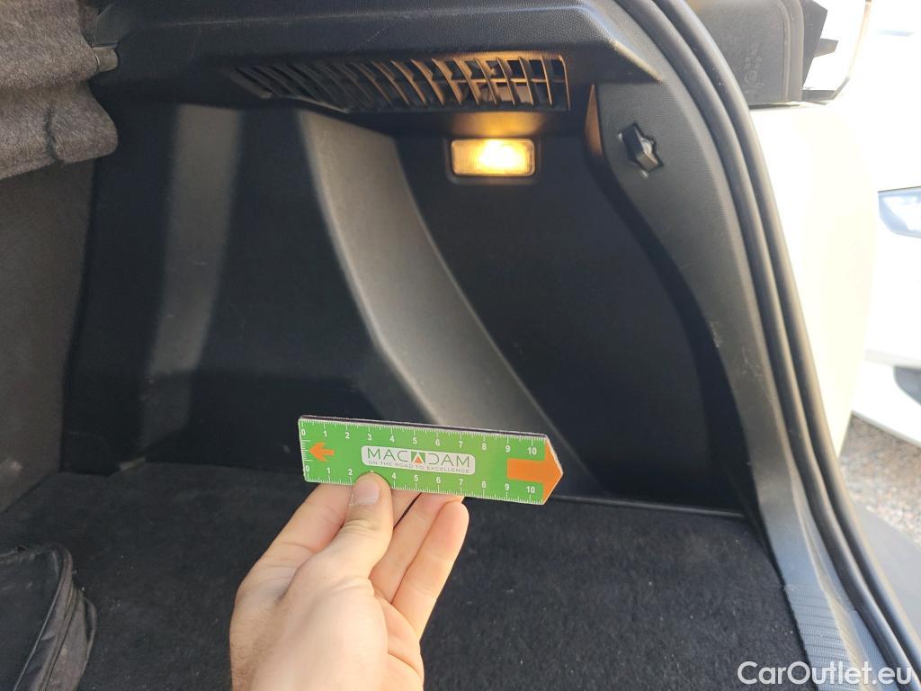  Peugeot  2008 PEUGEOT  / 2019 / 5P / todoterreno Allure BlueHDI 81kW (110CV) #30