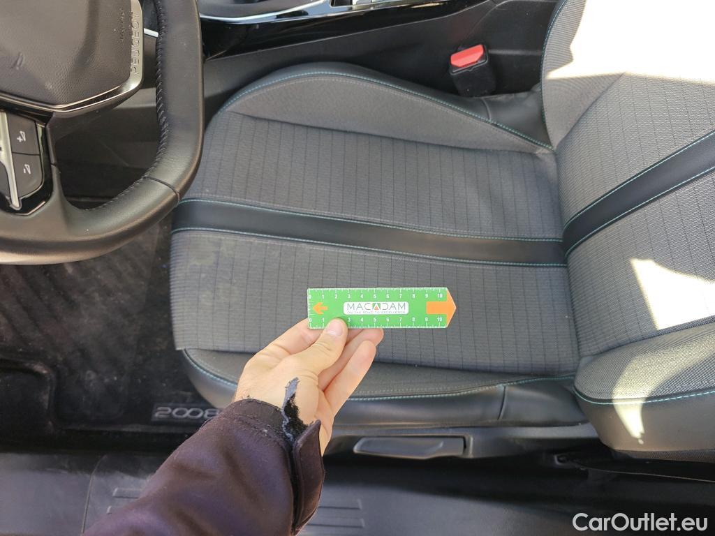  Peugeot  2008 PEUGEOT  / 2019 / 5P / todoterreno Allure BlueHDI 81kW (110CV) #50