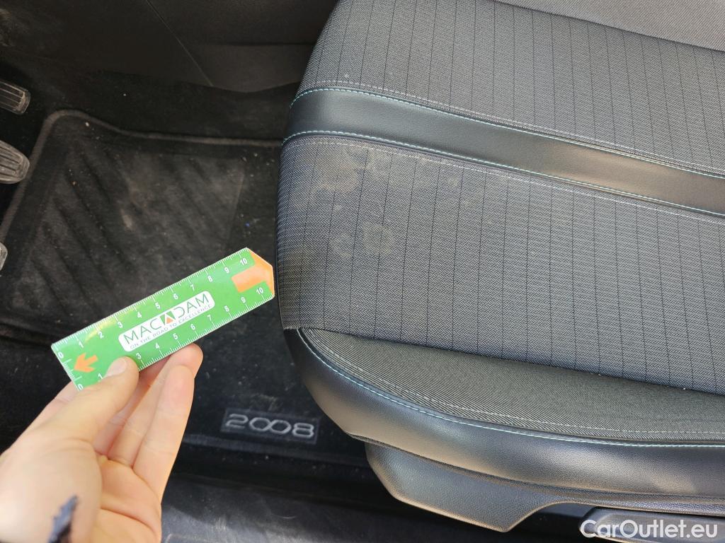  Peugeot  2008 PEUGEOT  / 2019 / 5P / todoterreno Allure BlueHDI 81kW (110CV) #51