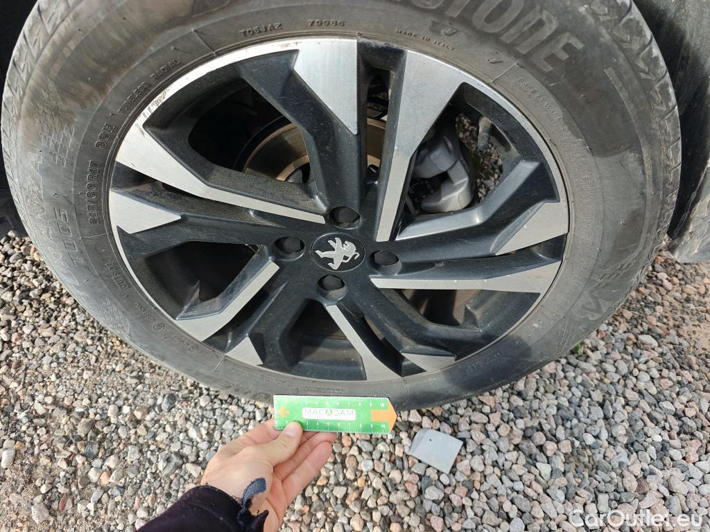  Peugeot  2008 PEUGEOT  / 2019 / 5P / todoterreno Allure BlueHDI 81kW (110CV) #42