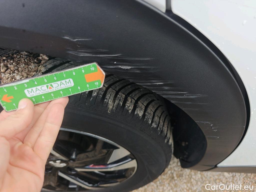  Peugeot  2008 PEUGEOT  / 2019 / 5P / todoterreno Allure BlueHDI 81kW (110CV) #47