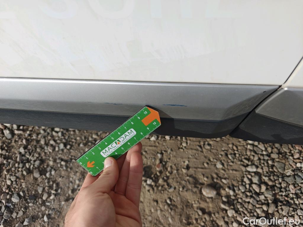  Peugeot  2008 PEUGEOT  / 2019 / 5P / todoterreno Allure BlueHDI 81kW (110CV) #47