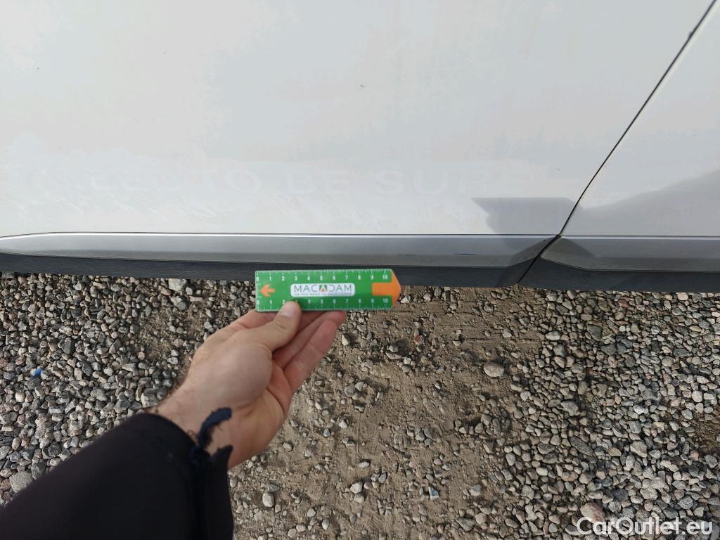  Peugeot  2008 PEUGEOT  / 2019 / 5P / todoterreno Allure BlueHDI 81kW (110CV) #46