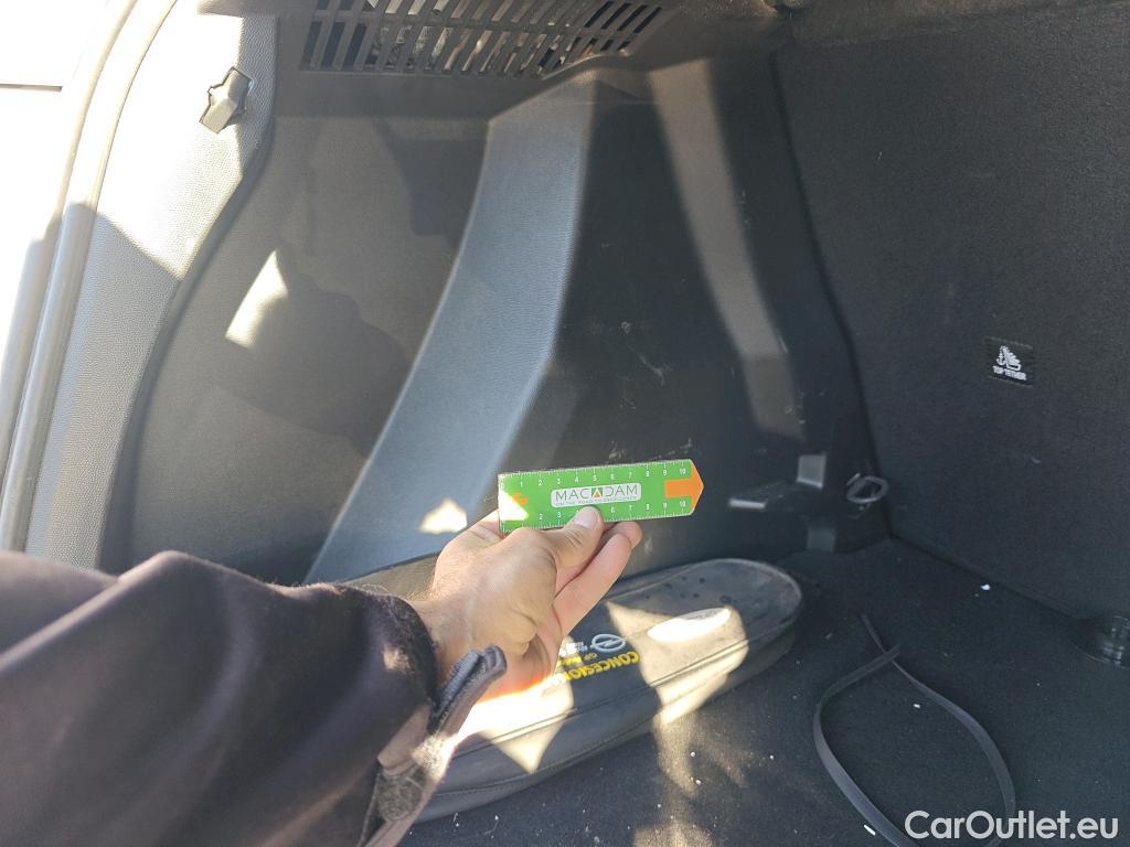  Peugeot  2008 PEUGEOT  / 2019 / 5P / todoterreno Active Puretech 100 S&S BVM6 #50