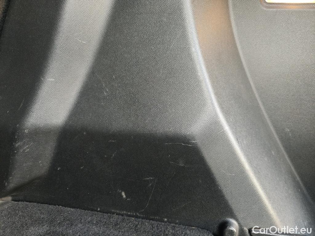  Peugeot  2008 PEUGEOT  / 2019 / 5P / todoterreno Allure BlueHDI 81kW (110CV) #31