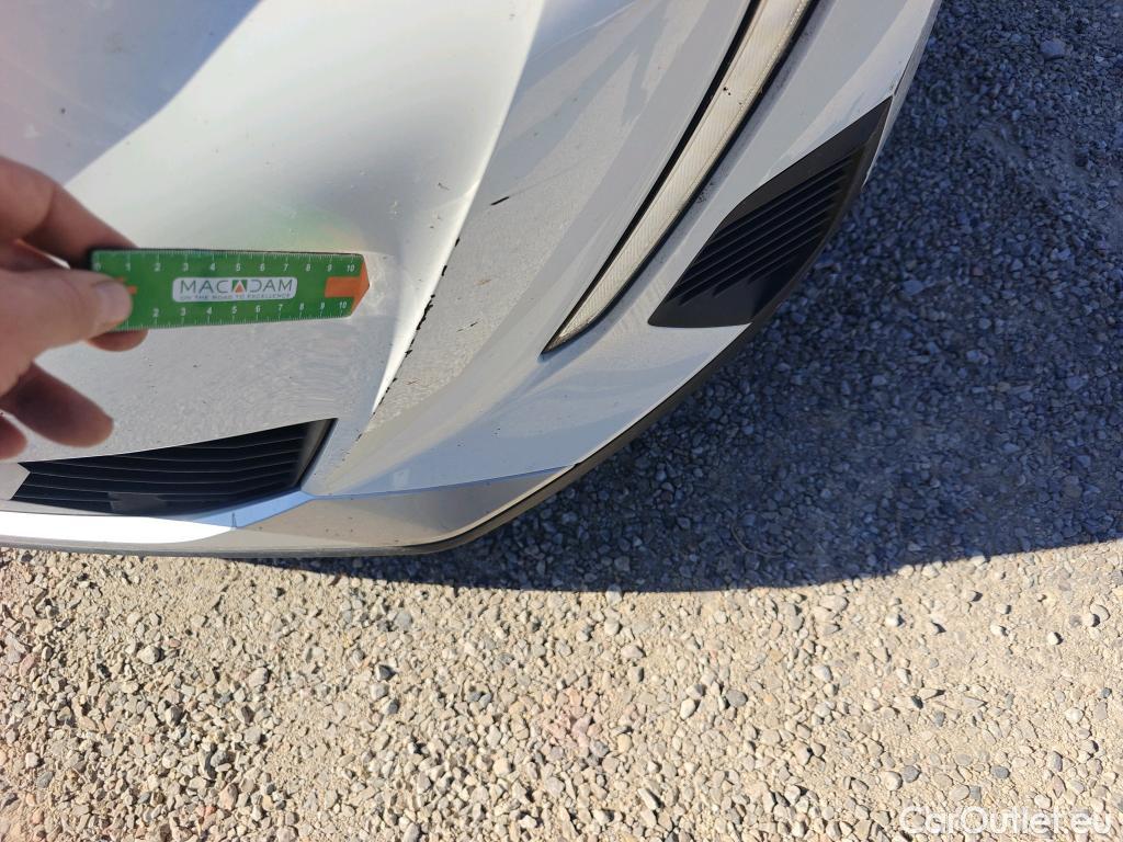  Peugeot  2008 PEUGEOT  / 2019 / 5P / todoterreno Allure BlueHDI 81kW (110CV) #14