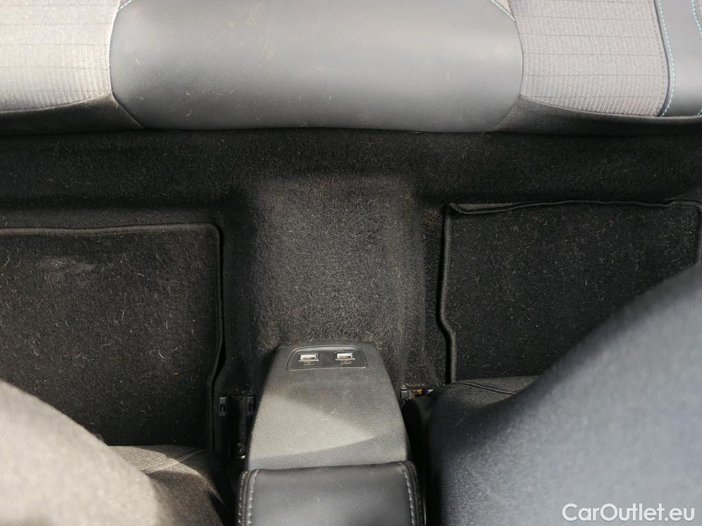  Peugeot  2008 PEUGEOT  / 2019 / 5P / todoterreno Allure BlueHDI 81kW (110CV) #12