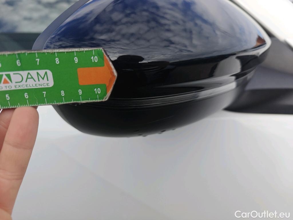  Peugeot  2008 PEUGEOT  / 2019 / 5P / todoterreno Allure BlueHDI 81kW (110CV) #49