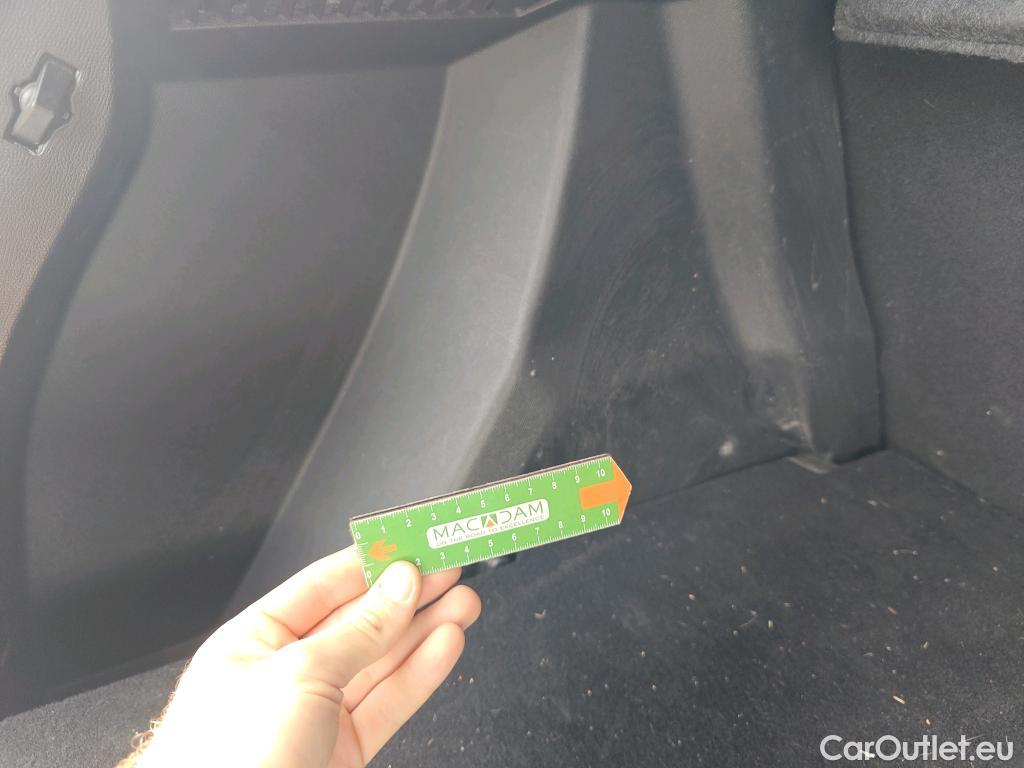  Peugeot  2008 PEUGEOT  / 2019 / 5P / todoterreno Allure BlueHDI 81kW (110CV) #24