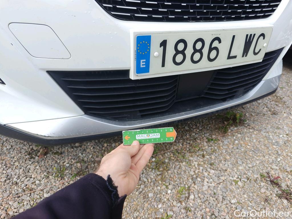  Peugeot  2008 PEUGEOT  / 2019 / 5P / todoterreno Allure BlueHDI 81kW (110CV) #29