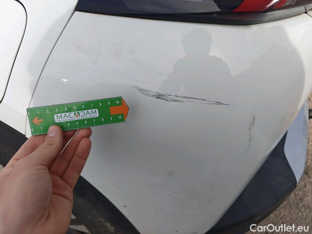  Peugeot  2008 PEUGEOT  / 2019 / 5P / todoterreno Allure BlueHDI 81kW (110CV) #48