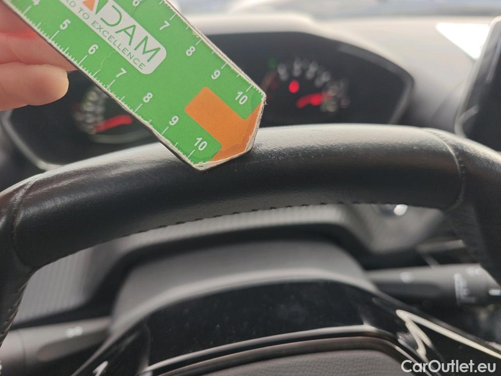  Peugeot  2008 PEUGEOT  / 2019 / 5P / todoterreno Allure BlueHDI 81kW (110CV) #32