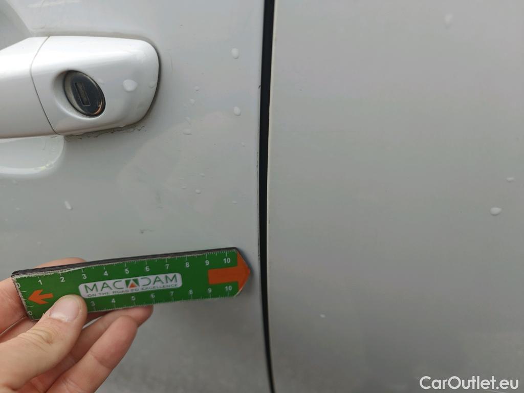  Peugeot  2008 PEUGEOT  / 2019 / 5P / todoterreno Allure BlueHDI 81kW (110CV) #8