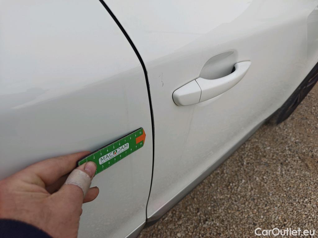  Peugeot  2008 PEUGEOT  / 2019 / 5P / todoterreno Allure BlueHDI 81kW (110CV) #4