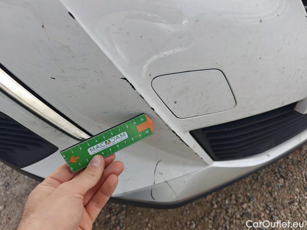  Peugeot  2008 PEUGEOT  / 2019 / 5P / todoterreno Allure BlueHDI 81kW (110CV) #40