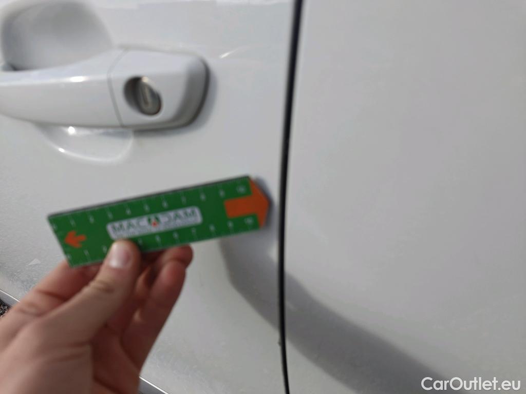  Peugeot  2008 PEUGEOT  / 2019 / 5P / todoterreno Allure BlueHDI 81kW (110CV) #16