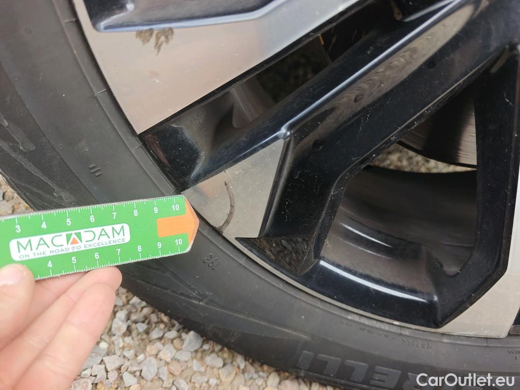  Peugeot  2008 PEUGEOT  / 2019 / 5P / todoterreno Allure BlueHDI 81kW (110CV) #53