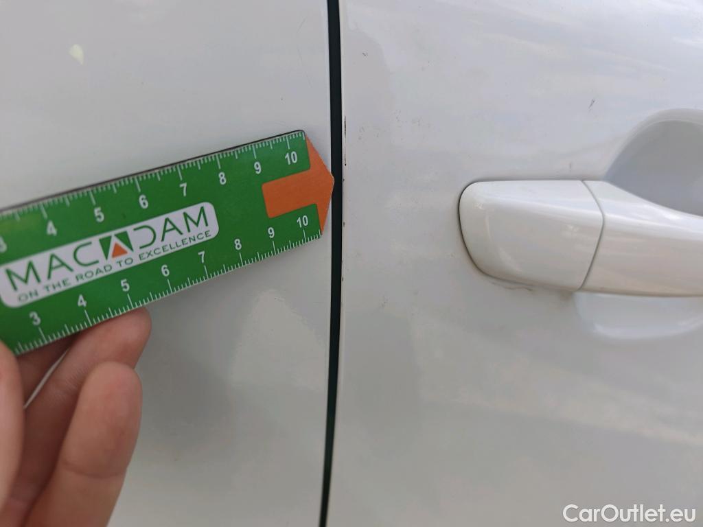  Peugeot  2008 PEUGEOT  / 2019 / 5P / todoterreno Allure BlueHDI 81kW (110CV) #14