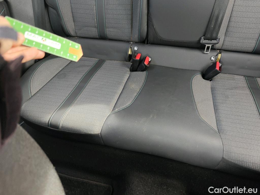  Peugeot  2008 PEUGEOT  / 2019 / 5P / todoterreno Allure BlueHDI 81kW (110CV) #11